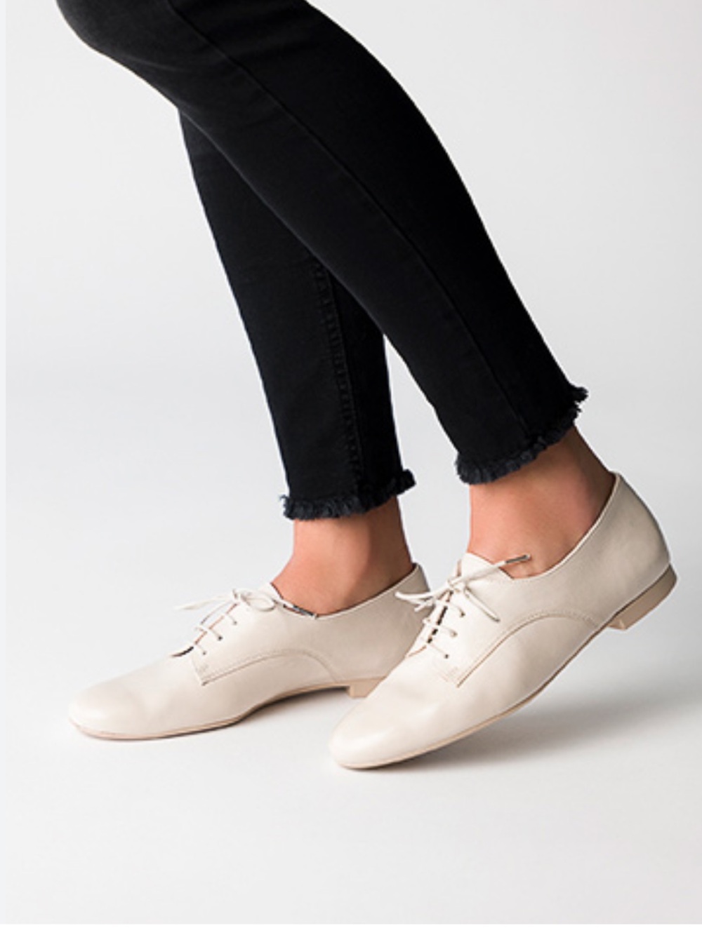 Michael KORS Neutral Beige Lace-Up Oxford Shoes for Women